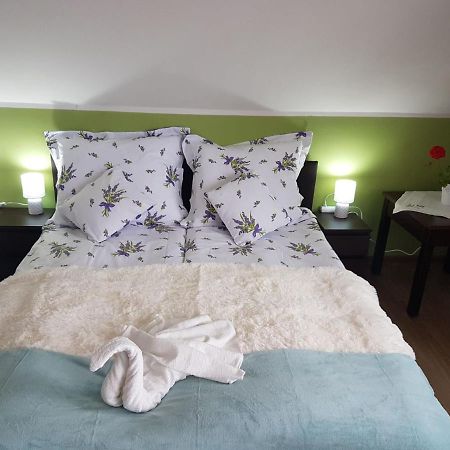 E&S_ Apartament Милич Экстерьер фото