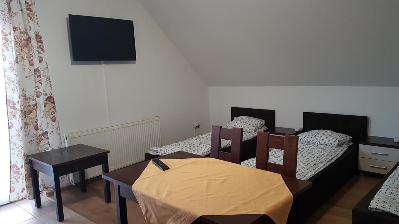 E&S_ Apartament Милич Экстерьер фото