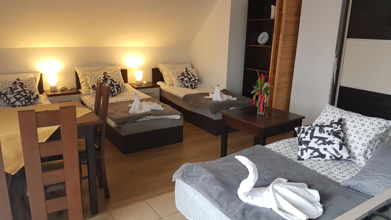E&S_ Apartament Милич Экстерьер фото