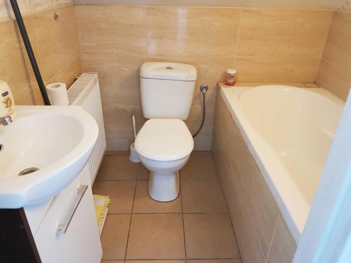E&S_ Apartament Милич Экстерьер фото